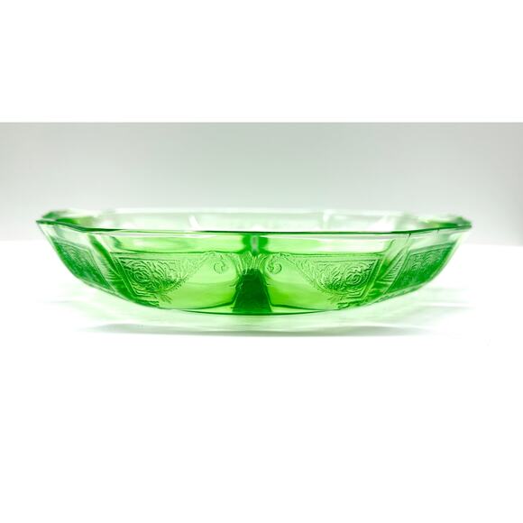 Uranium Glass Divided Serving Dish, VTG 30s UV Glow Princess Pattern 8.5 x 7.5 - Picture 5 of 6